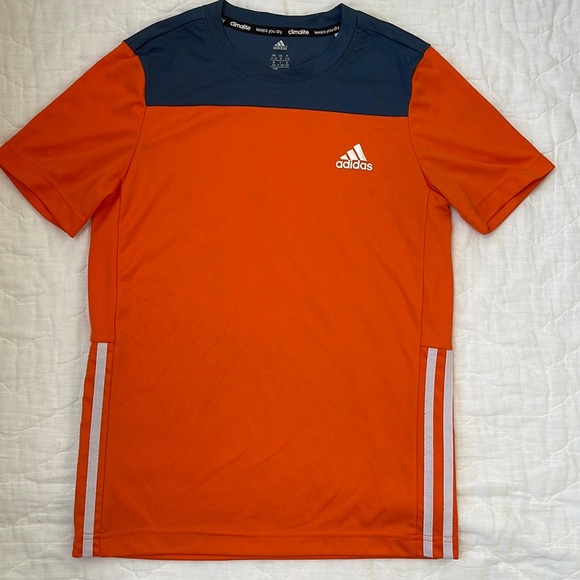 Adidas Climalite Logo Print keeps you dry Boys Medium T-Shirt - Picture 1 of 2